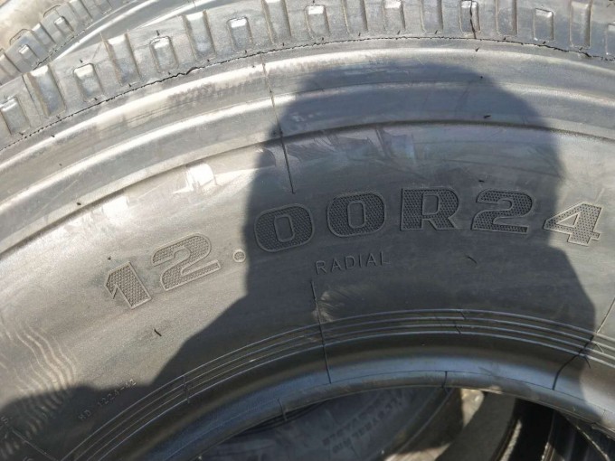 Tyre 1200R24