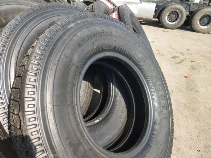 Tyre 1200R24 03