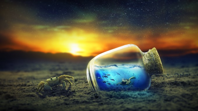日落 ɳ̲ 螃蟹 瓶子 海洋 创意4k壁纸 彼岸图网