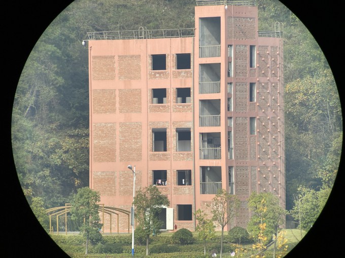 B63QN8.jpg