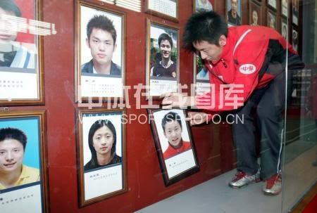 vHUXQ0.jpg