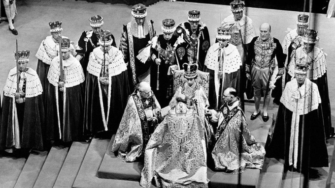  126638722 queencoronation