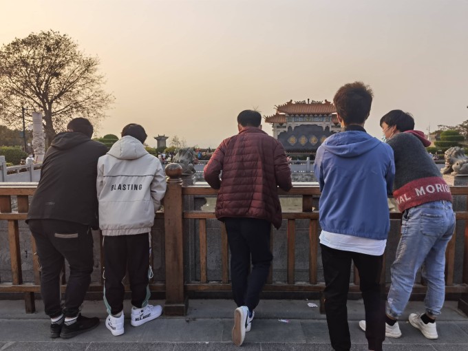xuiyQO.jpg
